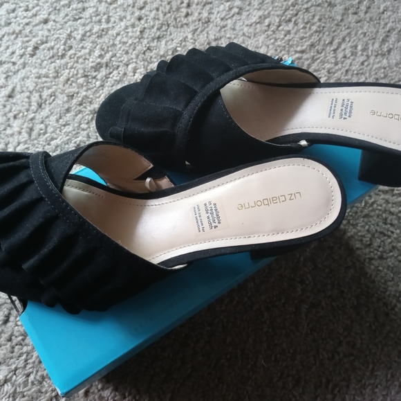 Women Ruffle Slides - Picture 5 of 7